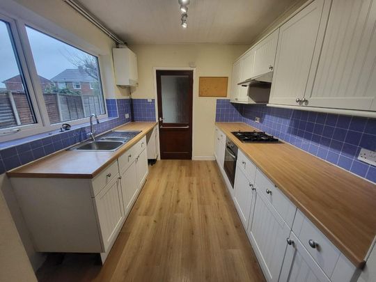 3 bedroom semi-detached house to rent - Photo 1