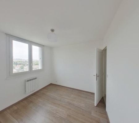 Location Appartement 3 pièces 71m² CHATELLERAULT 86100 - Photo 3