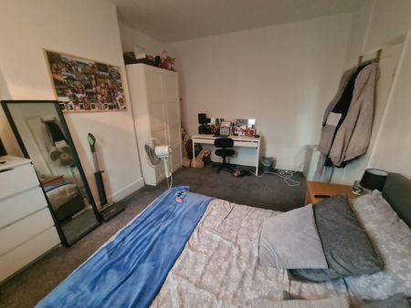 2 Bed - 37 Christopher Road, Woodhouse, Leeds - LS6 2JX - Student - Photo 2