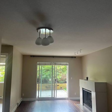 2 bedroom 2 bathroom Apartment 19388 65 Ave Surrey - Photo 1