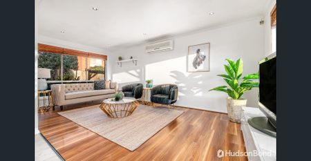 Single-level style with a prestigious Serpells Road address. - Photo 4