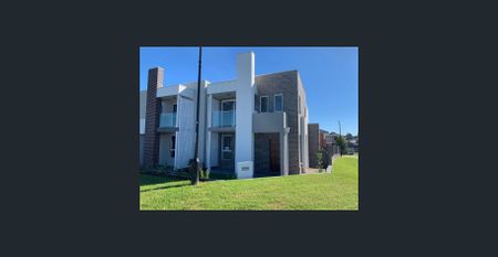 Contemporary Home - Easy Living - Photo 4