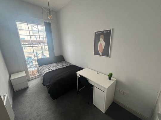 10 Bed Student Accommodation - Photo 1