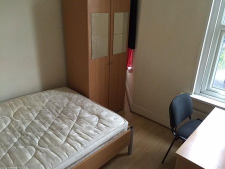 3 bedroom flat to rent - Photo 5
