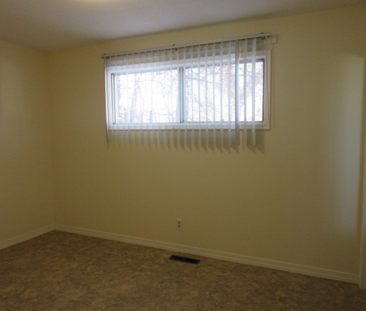 Large 3 Bedroom Home in Brevoort Park - Photo 3