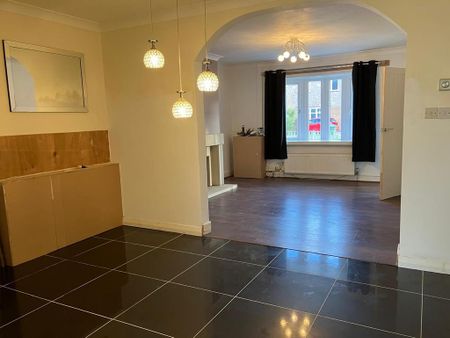 3 bedroom terraced house to rent - Photo 4