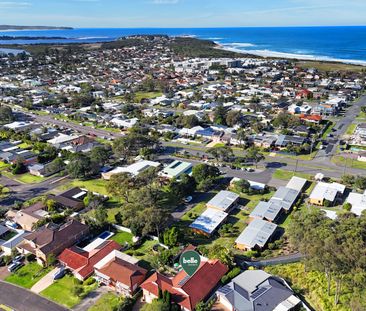 9 Silver Birch Close, Caves Beach NSW 2281 - House For Rent | Domain - Photo 5