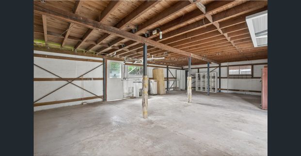 Walk to Everything - Hospital, Rail, Schools & Shops Nearby - Photo 1