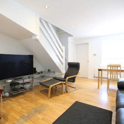 2 bedroom property to rent in London - Photo 1