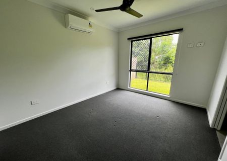 STUNNING FAMILY HOME WITH LAKESIDE LIVING! - Photo 5