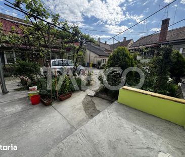 Apartament renovat la casa cu 3 camere 60 mpu pivnita Piata Cluj Sibiu - Fotografie 3