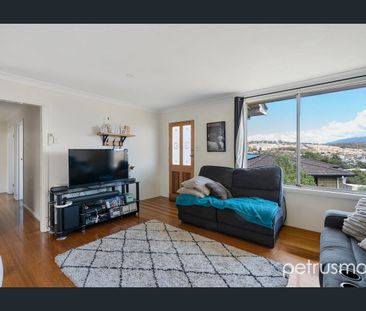 Three Bedroom Family Home - Photo 2