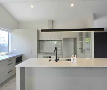 Beautiful Three-Bed, Two-Bath Home in Otumoetai - Photo 5