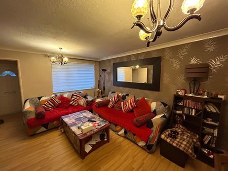Room in a Shared House, Rivington Crescent, NW7 - Photo 2
