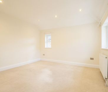 5 bedroom detached house to rent - Photo 4