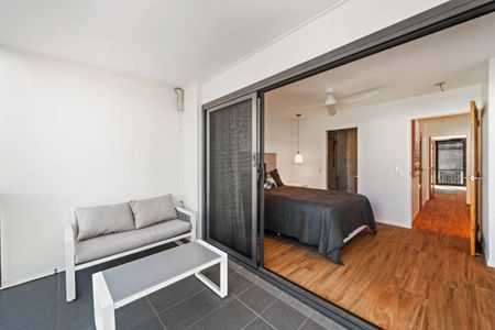 Relaxed Fully Furnished Retreat in Sought-After Sunshine Beach - Photo 4