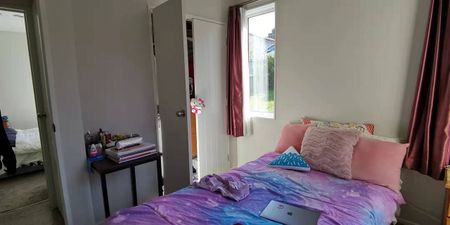 Walking distance to school - Photo 2