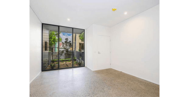 Modern designed Zinc 3 bedroom Terrace + Granny flat (studio) - Photo 1