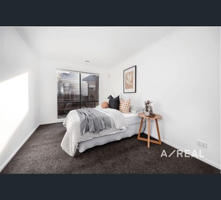 5 Regent Close, Burnside Heights, Vic 3023 - Photo 4