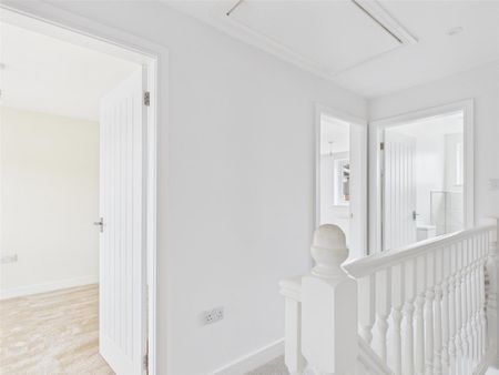 3 bedroom House To Let Total Size: 1206 SQ FT - Photo 4