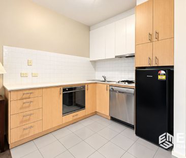 Furnished 2-Bedroom Apartment in Prime CBD Location - Photo 4