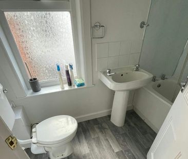 Flat to rent on - Photo 3