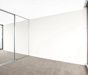 CITY-EDGE SOPHISTICATION 1-BEDROOM, 1 BATHROOM - Photo 4