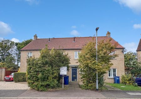 A mid terraced, three bedroom house, with garage and off road parking approximately four miles from Cambridge City Centre, Addenbrookes and the Train Station. - Photo 4