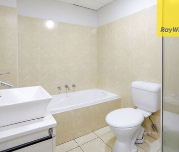 Modern 2-Bedroom Ground Floor Apartment in Prime Westmead Location - Photo 3