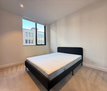 Furnished One Bed Plus Study In Darling SQ Arena - Photo 2