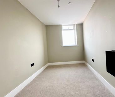 2 bed flat to rent in Sheffield Road, Barnsley, S70 - Photo 2