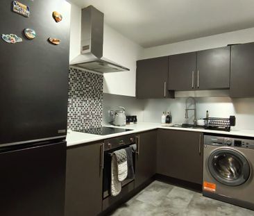 £1,000 PCM, Two Bedroom, Two Bathroom Apartment with Allocated Park... - Photo 3