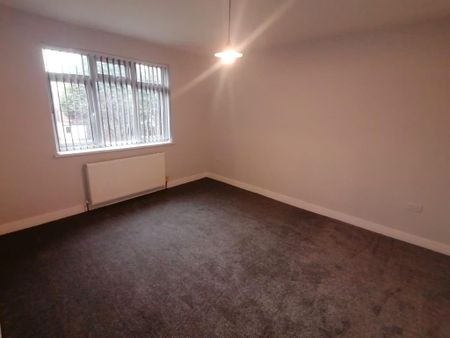 4 bedroom semi-detached house to rent - Photo 4