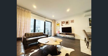 Stylish Fully Furnished Three-Level Townhouse in the Heart of Port Melbourne - Photo 2