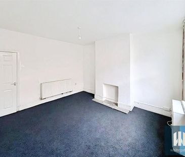2 bedroom end of terrace house to rent - Photo 3