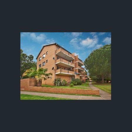 Low maintenance, modern 2-bedroom unit conveniently located - Photo 3