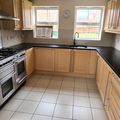 5 bedroom detached house to rent - Photo 1