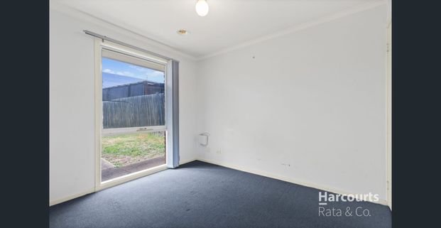 Spacious and Light-Filled Home in Mill Park - Photo 1