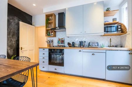 2 bedroom maisonette to rent - Photo 2