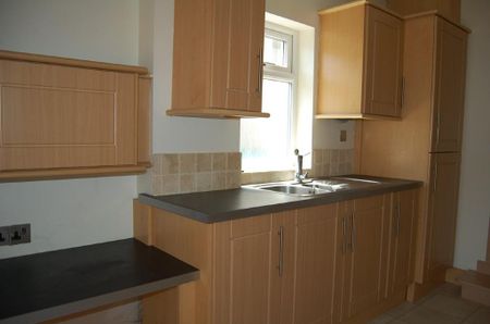 2 bedroom terraced house to rent - Photo 4