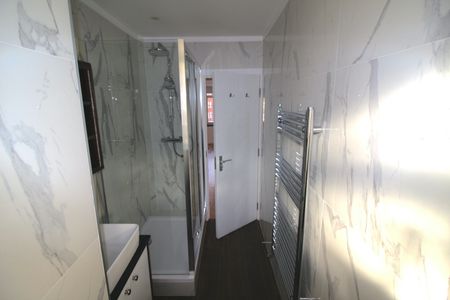 3 Bed Flat, Davidson Gardens, SW8 - Photo 4