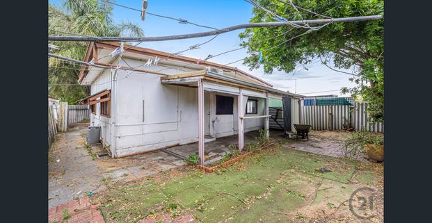 Character home in great location! - Photo 1