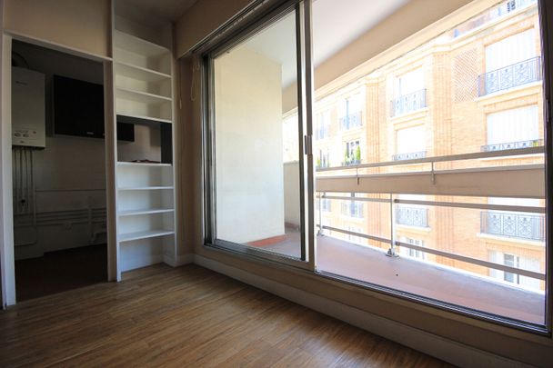 Appartement a louer Paris - Loyer €909/mois charges comprises ** - Photo 1