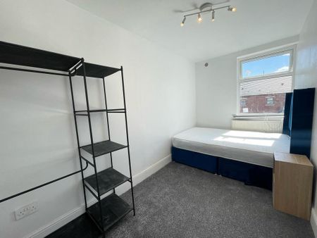 4 bedroom terraced house to rent - Photo 3