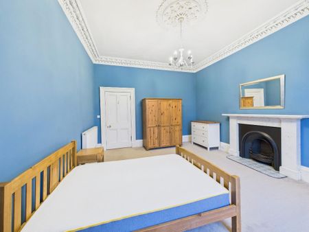 3 bedroom flat to rent - Photo 4