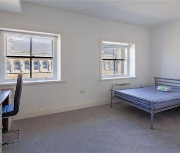 4 bedroom apartment to rent - Photo 3