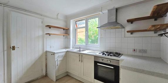 1 bedroom in a house share to rent - Photo 2