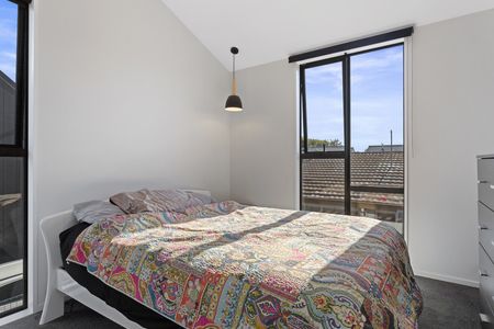 Modern Two-bedroom Townhouse with One Off Street Car Park in Addington. - Photo 4