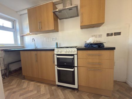 1 Bed Flat, Mansfield Road, IG1 - Photo 2