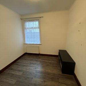 4 Bed Detached House, Fifth Avenue, E12 - Photo 2